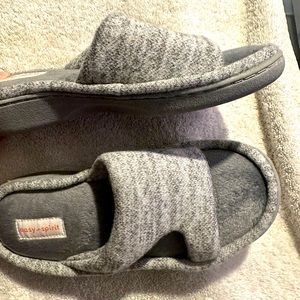 Soft house shoes, women’s